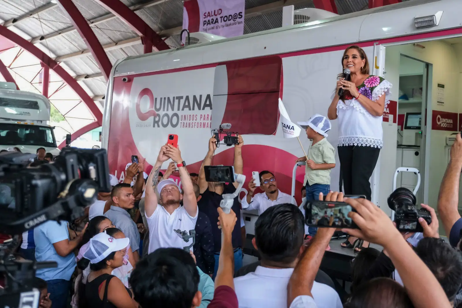 Señalan “negociazo” con renta de clínicas móviles Señalan “negociazo” con renta de clínicas móviles