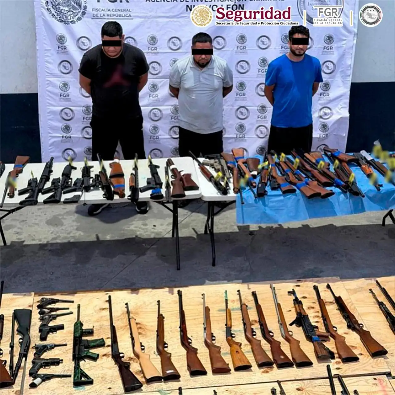 Aseguran decenas de armas ocultas en dos tractocamiones Aseguran decenas de armas ocultas en dos tractocamiones