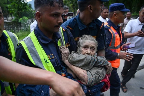 Deja cientos de desaparecidos devastadora crecida de río Deja cientos de desaparecidos devastadora crecida de río