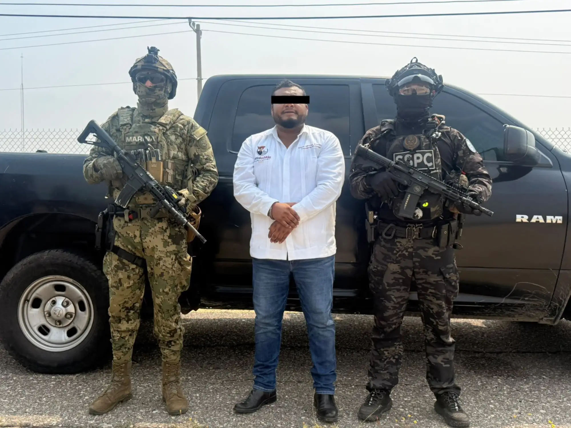DETIENEN FUERZAS FEDERALES A ALCALDE OAXAQUEÑO MORENISTA POR EXTORSIÓN DETIENEN FUERZAS FEDERALES A ALCALDE OAXAQUEÑO MORENISTA POR EXTORSIÓN