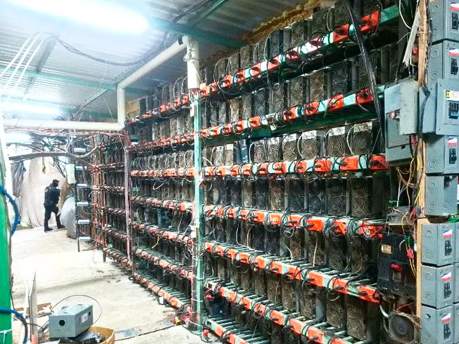ASEGURAN GRANJA CLANDESTINA DE CRIPTOMONEDAS RELACIONADA CON SINDICATO ELECTRICISTA