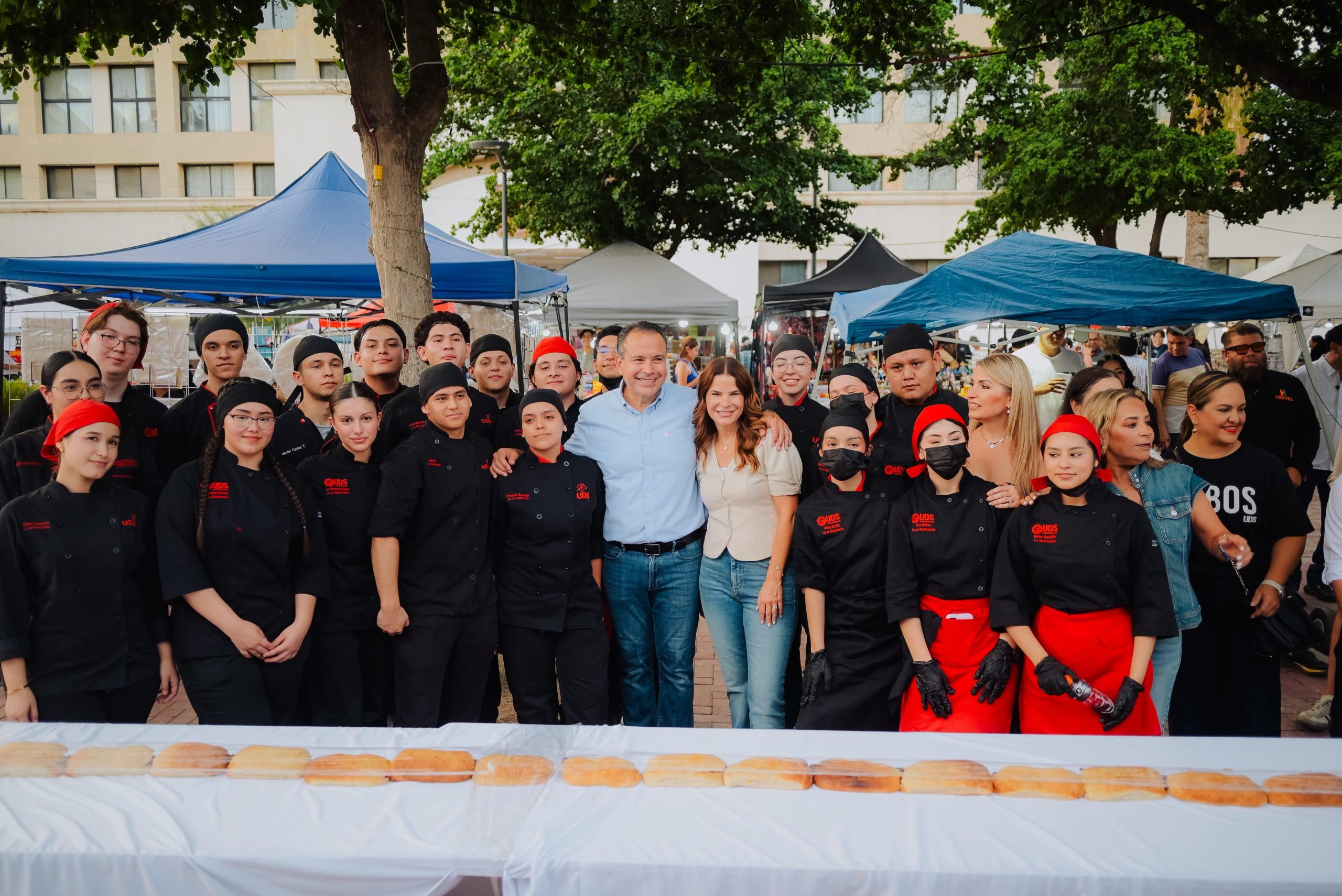 Entrega Toño Astiazarán reconocimiento al “Mejor Dogo” Entrega Toño Astiazarán reconocimiento al “Mejor Dogo”