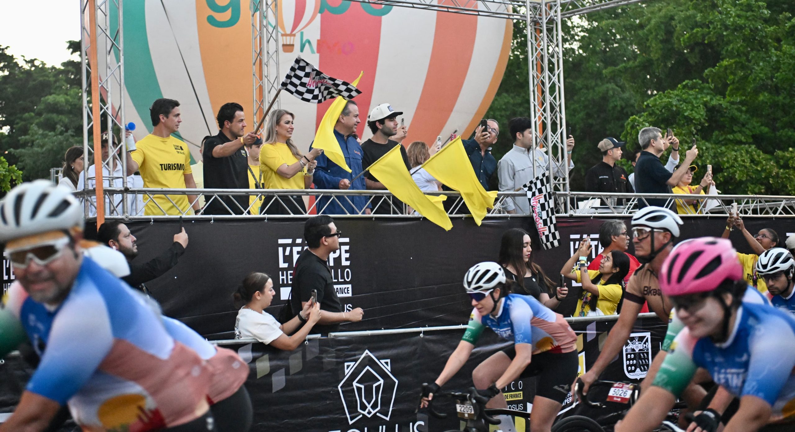 Dan banderazo de inicio a L´Étape by Tour de France
