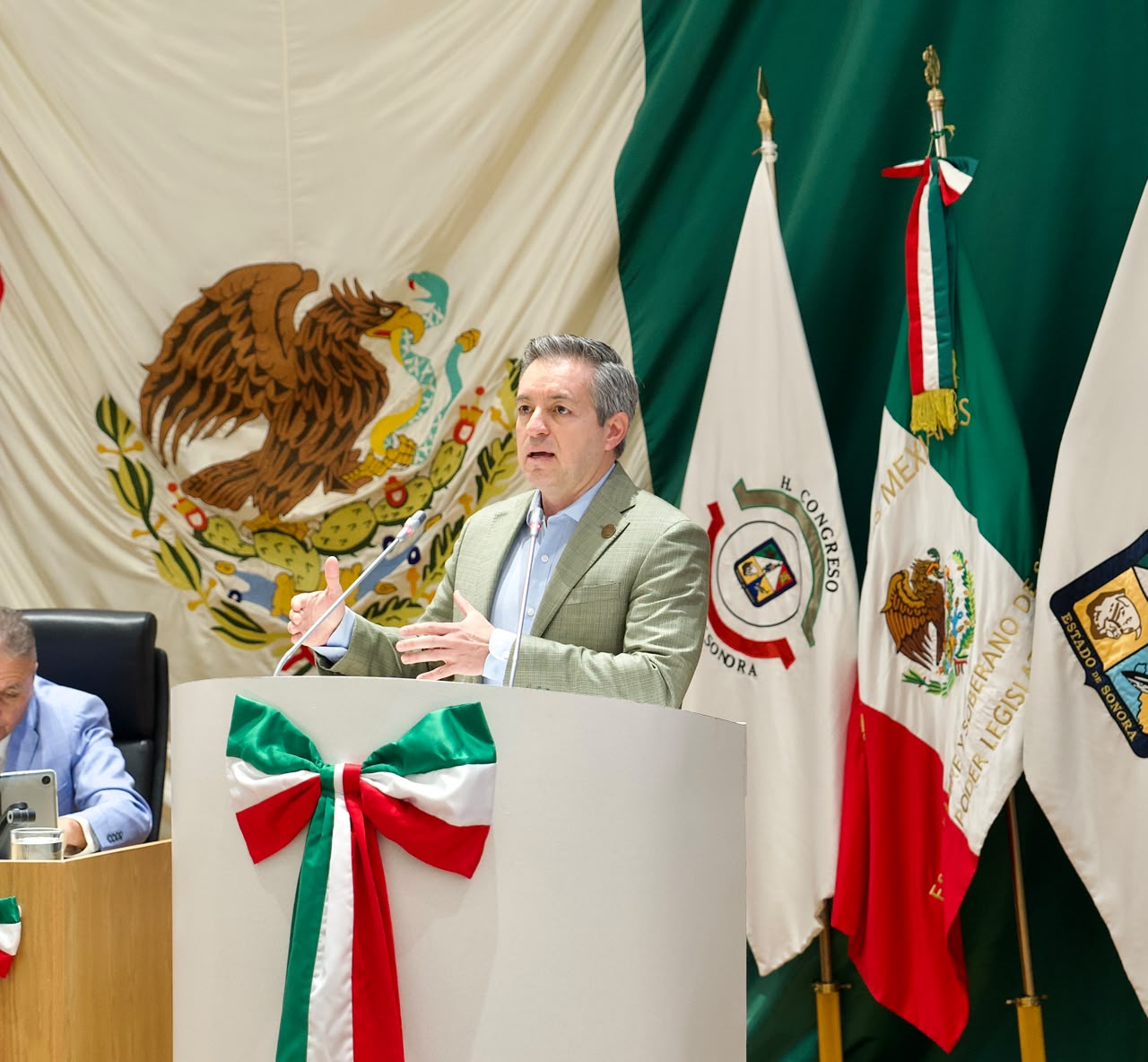 Propone diputado Del Valle parlamento abierto para fomento económico