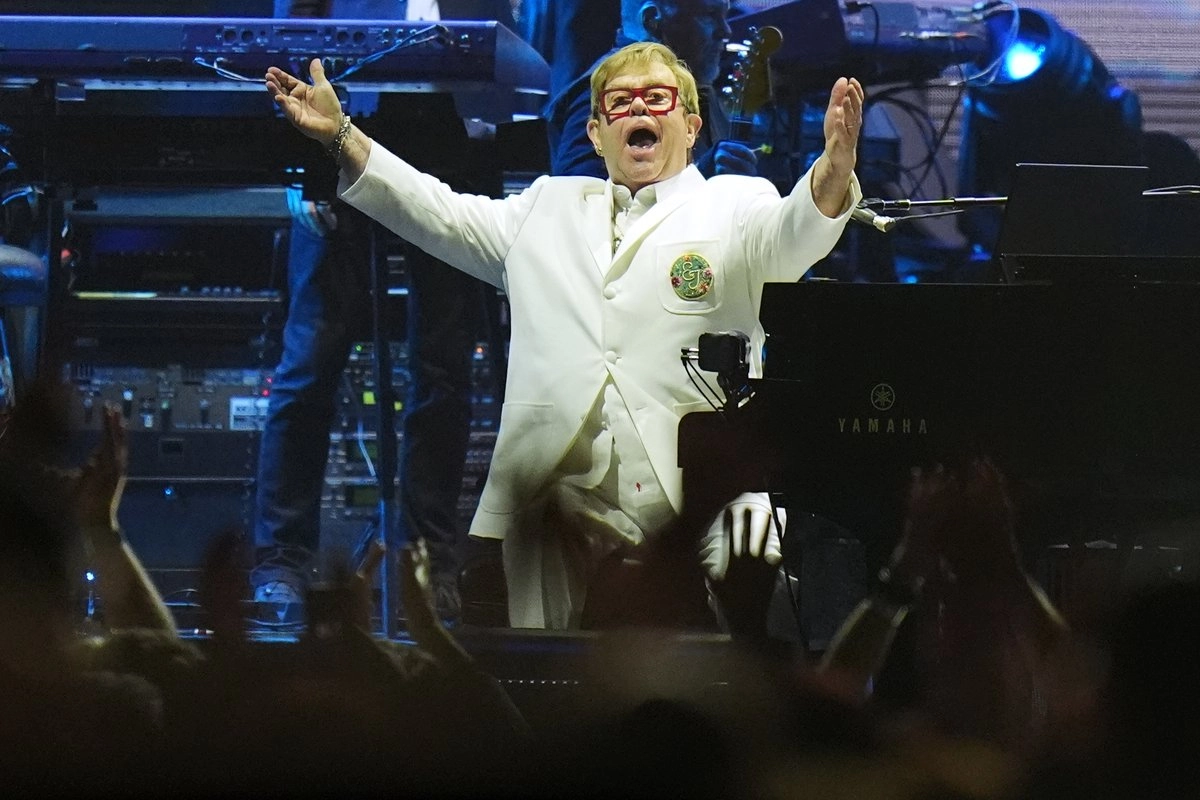Se despide Elton John de los escenarios…y de México