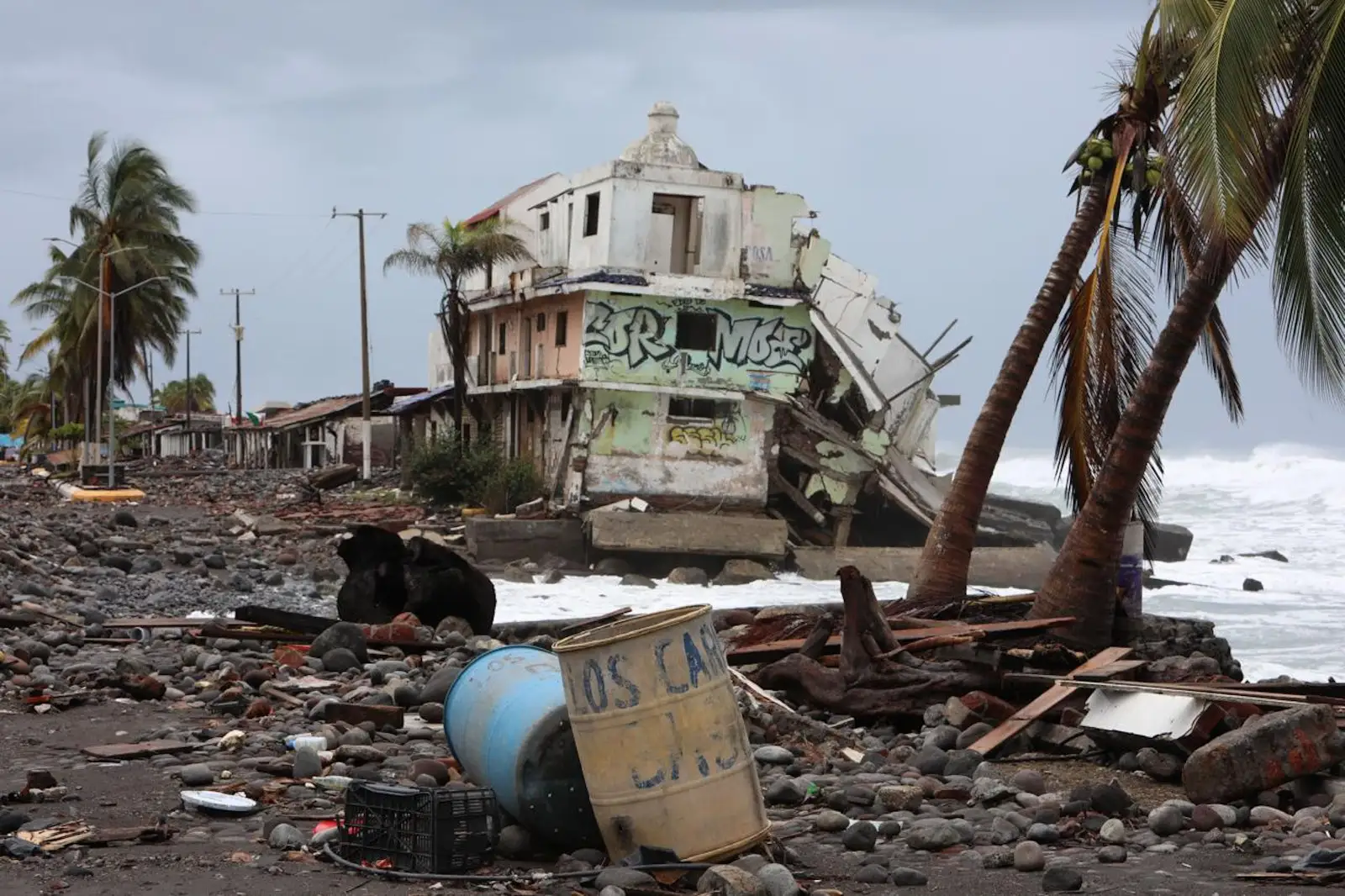 Reduce Sheinbaum dinero para combate al cambio climático
