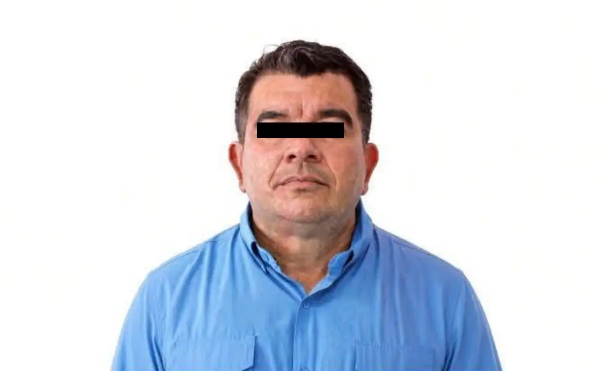 Vinculan a proceso a exjefe policiaco por “pollero”