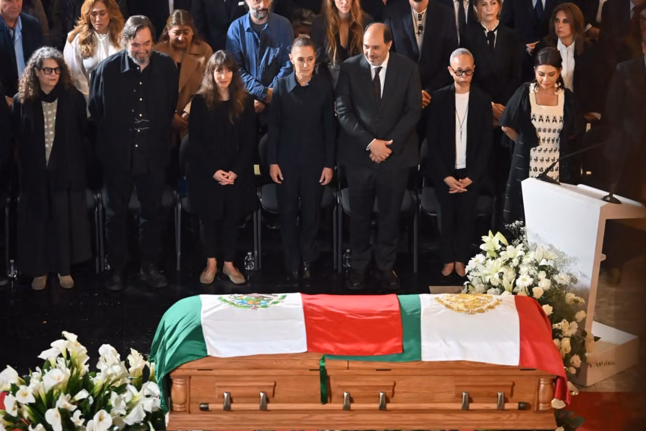 RINDEN HOMENAJE PÓSTUMO A CUAUHTÉMOC CÁRDENAS EN BELLAS ARTES